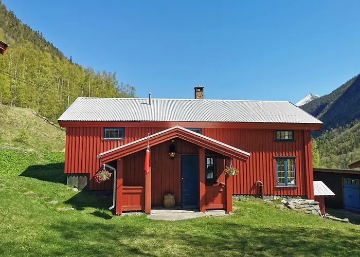 Domek alpejski Unique Farm In The Steep Mountains Of