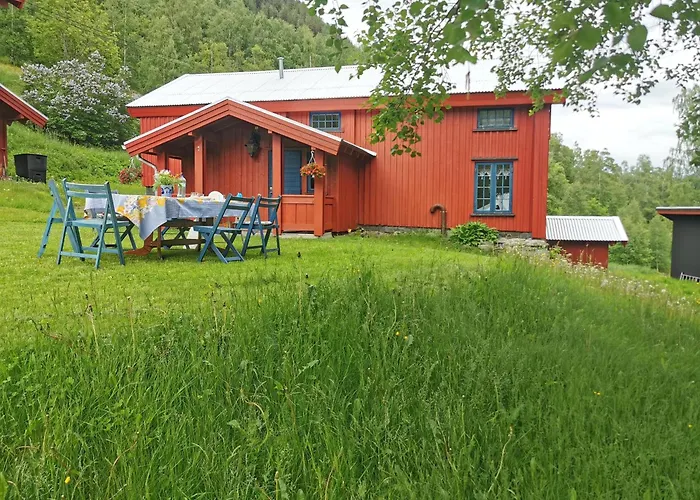 Alpehytte Unique Farm In The Steep Mountains Of